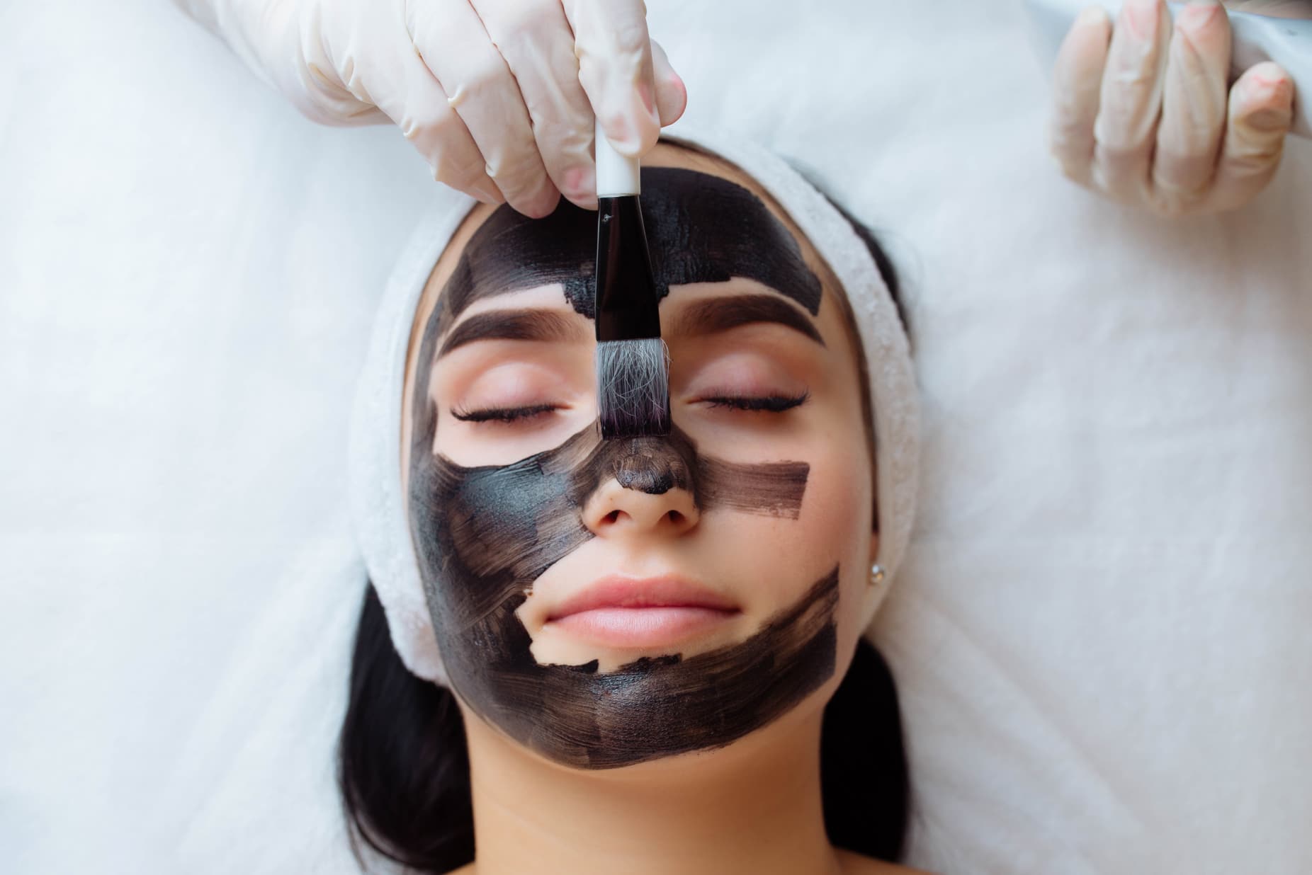 Comment améliorer la texture de sa peau en médecine esthétique ? | Dr Dr Dellière | Rennes